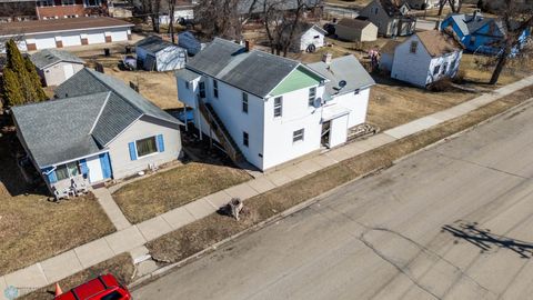 Multifamily For Sale - 421 2nd Street<br/> Barnes County, Valley City, ND 58072