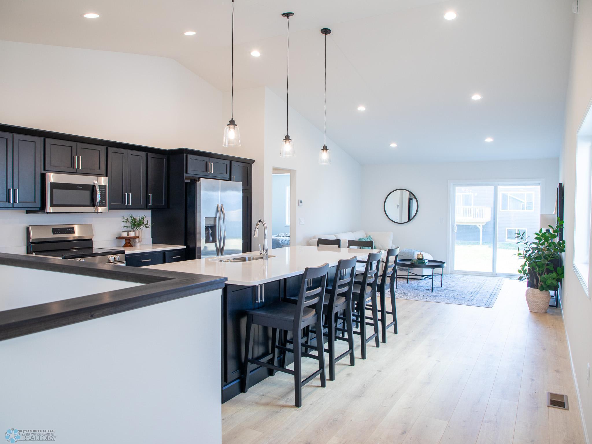 6739 Meadow View Drive, Fargo, North Dakota image 5