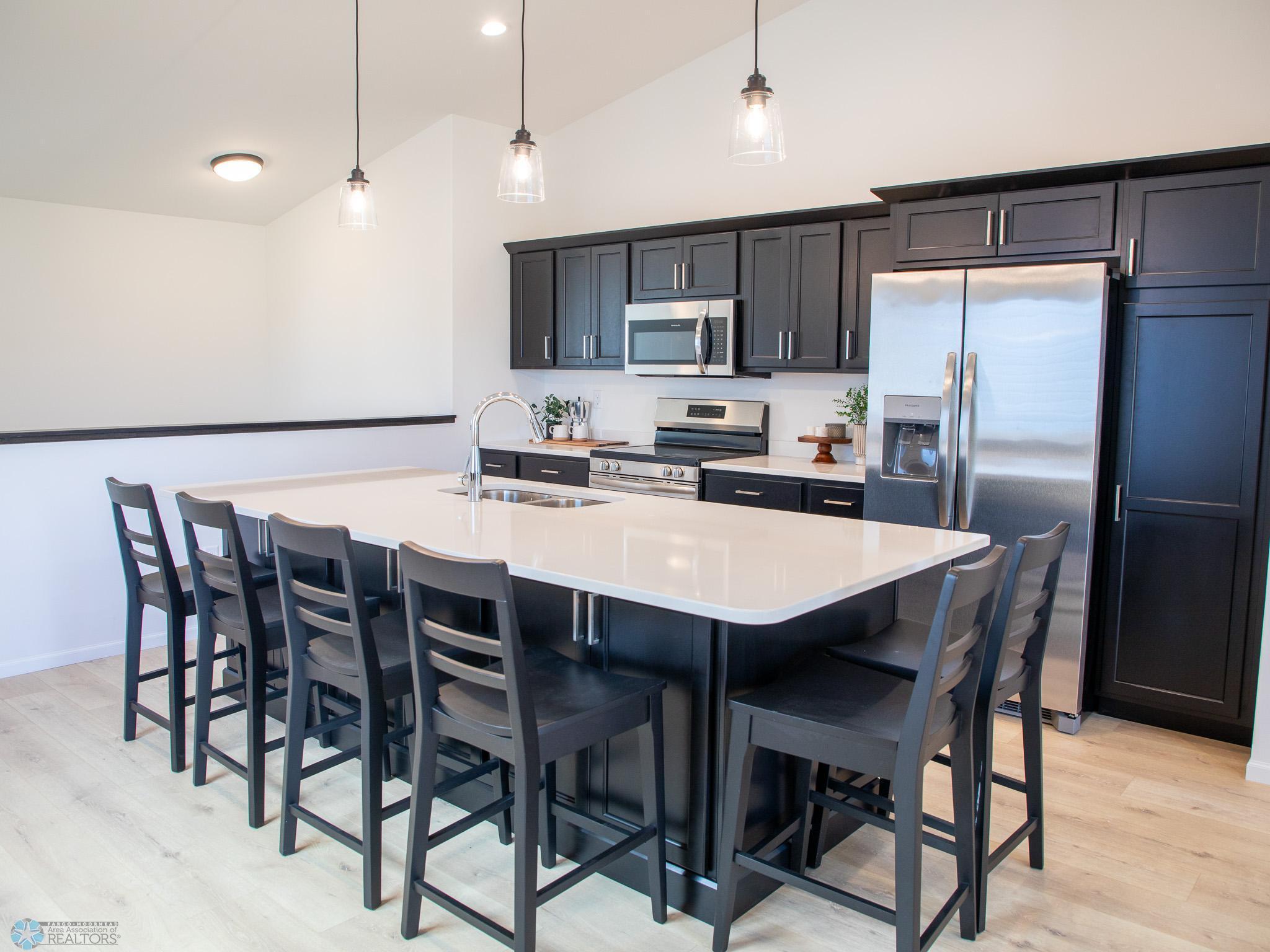 6739 Meadow View Drive, Fargo, North Dakota image 2