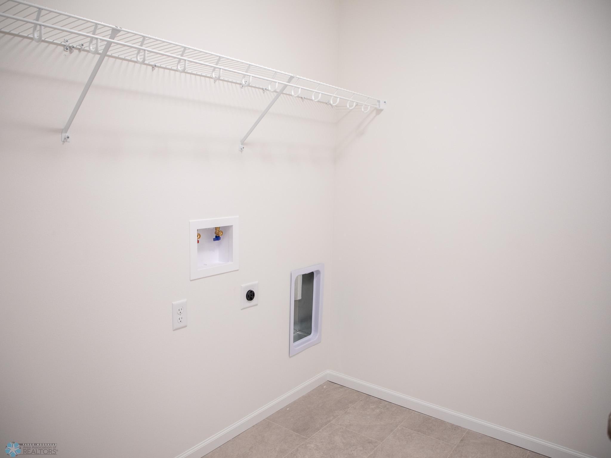 6739 Meadow View Drive, Fargo, North Dakota image 30