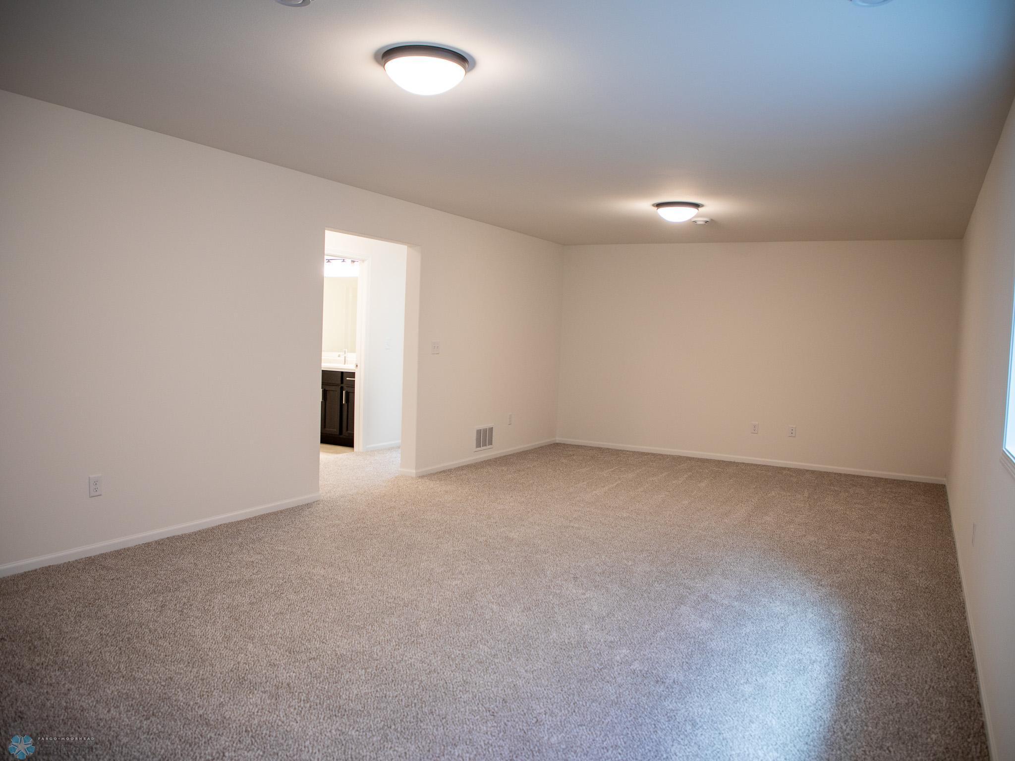 6739 Meadow View Drive, Fargo, North Dakota image 23