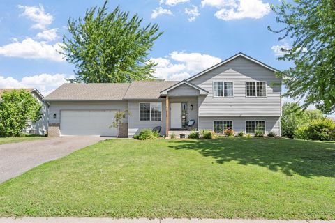 Homes For Sale - 615 Buffalo Hills Street<br/> Buffalo, MN 55313