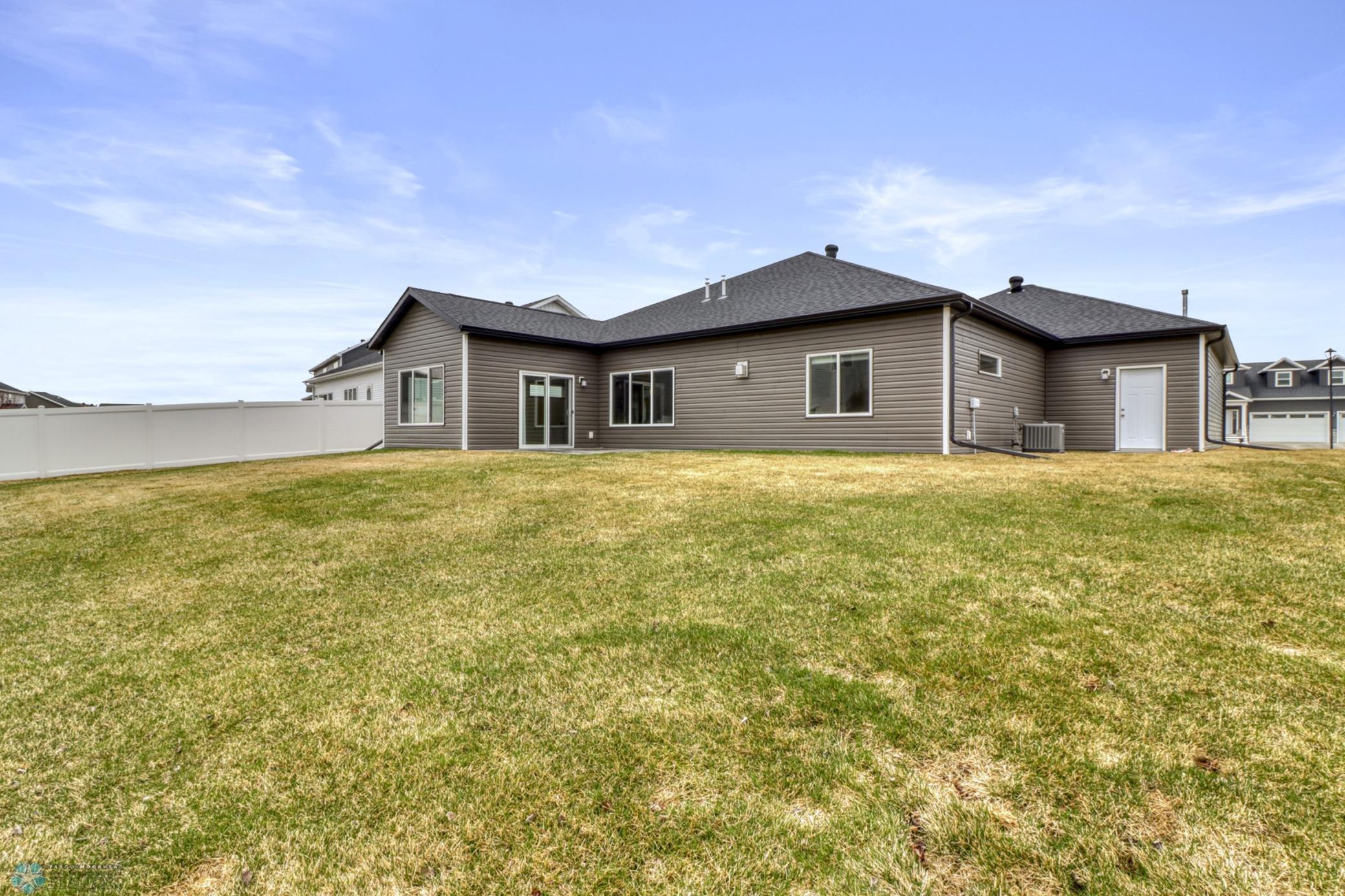 7352 Eagle Pointe Drive, Fargo, North Dakota image 5