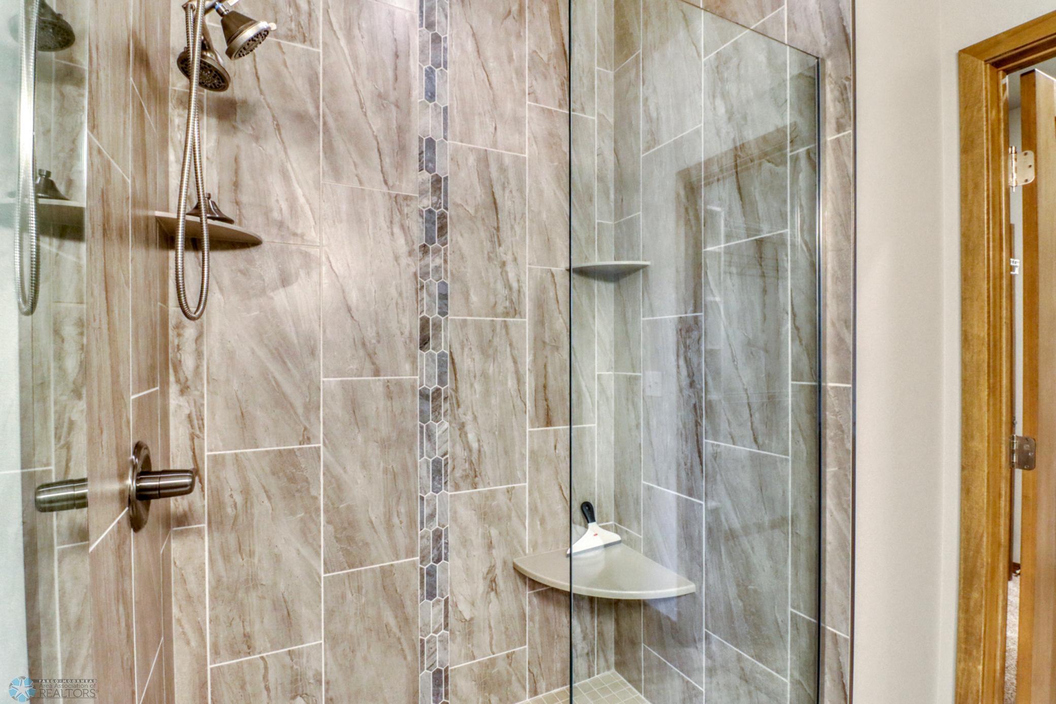 7352 Eagle Pointe Drive, Fargo, North Dakota image 28
