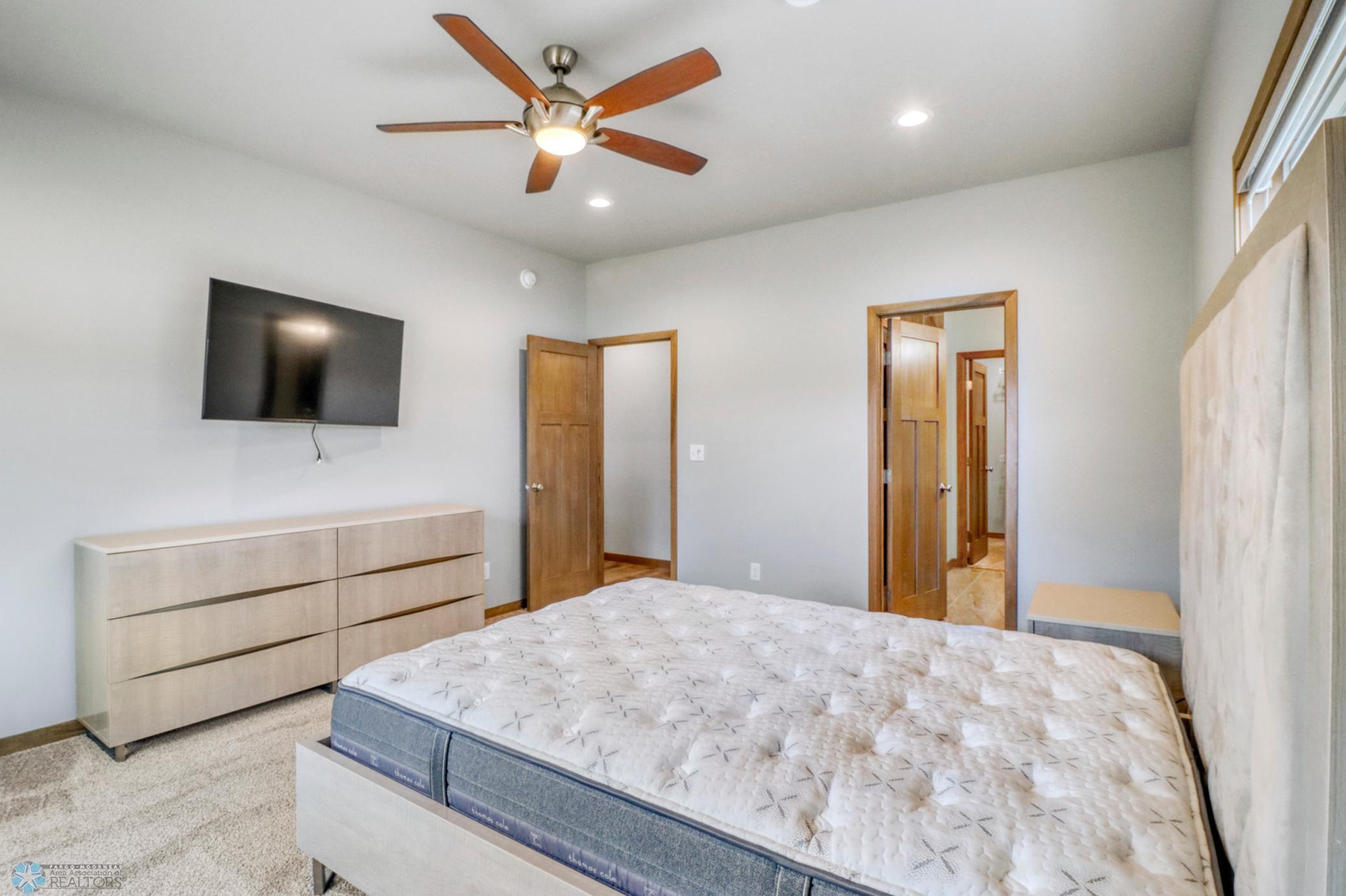 7352 Eagle Pointe Drive, Fargo, North Dakota image 31