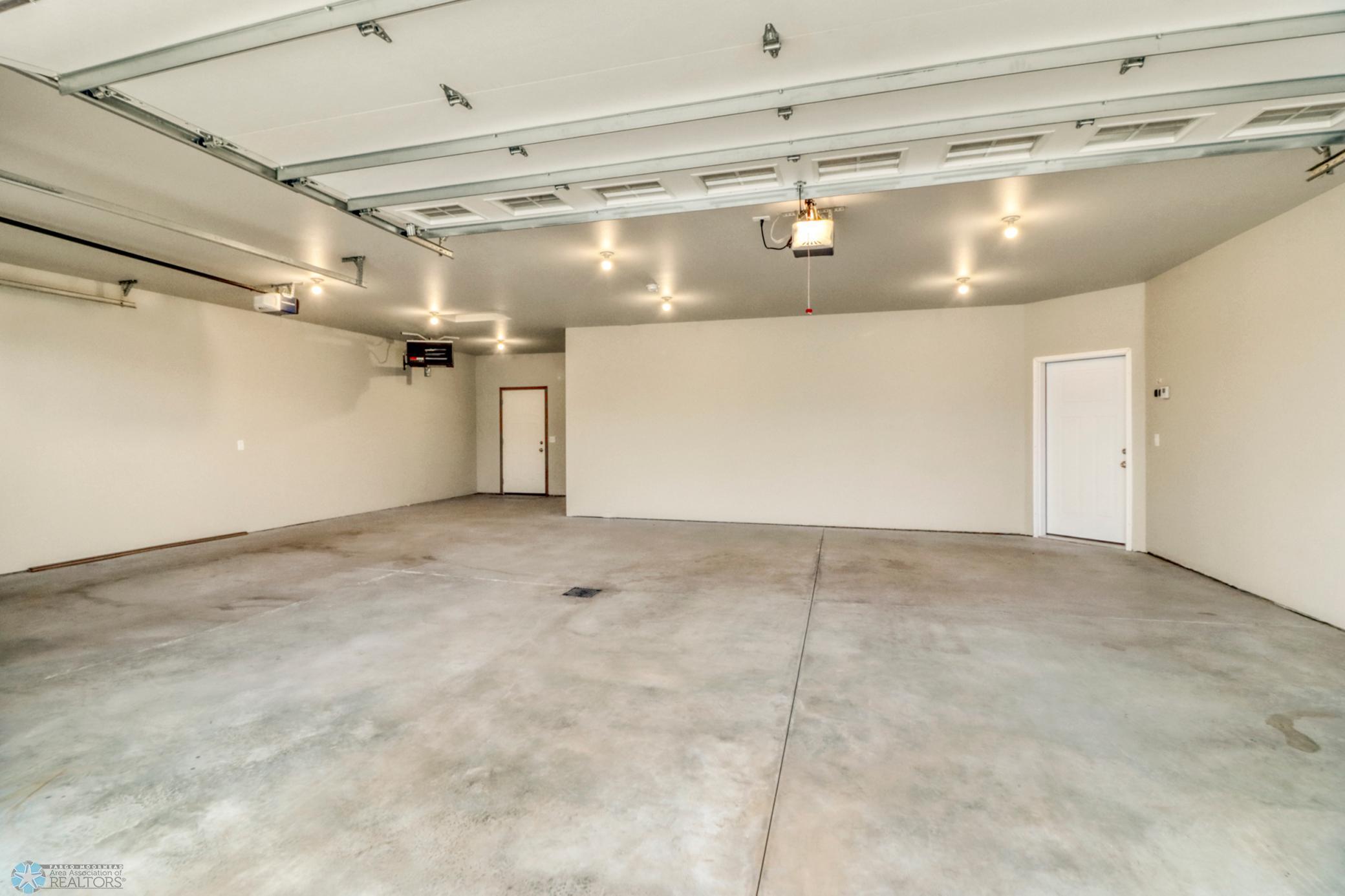 7352 Eagle Pointe Drive, Fargo, North Dakota image 49