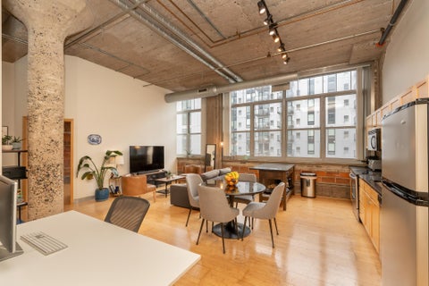 Condo For Sale - 521 S 7th Street<br/> Minneapolis, MN 55415