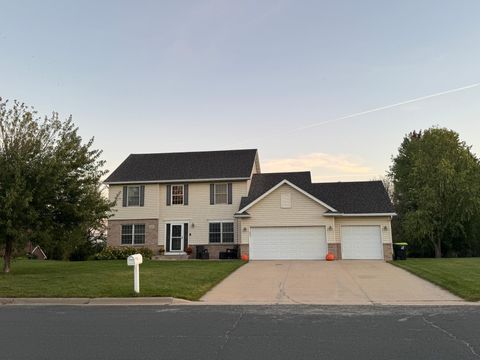 Homes For Sale - 747 Willowmere Drive<br/> Zumbrota, MN 55992