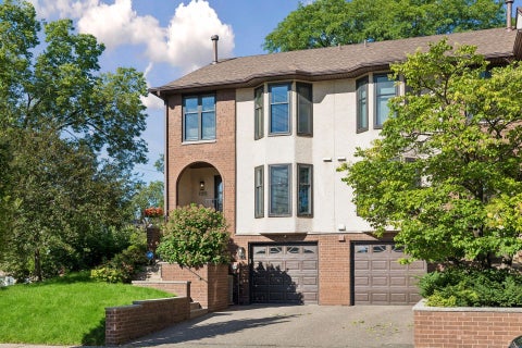 Townhouse For Sale - 1952 Dupont Avenue<br/> Minneapolis, MN 55403