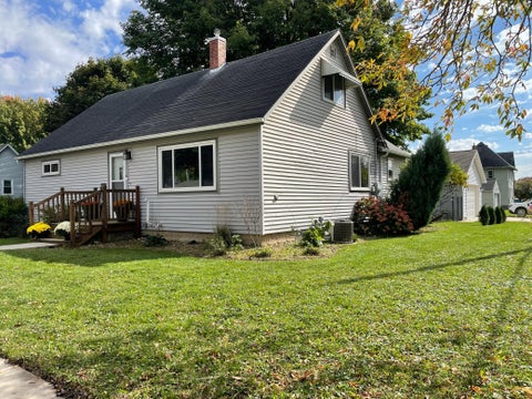 Homes For Sale - 301 1st Street<br/> Hayfield, MN 55940