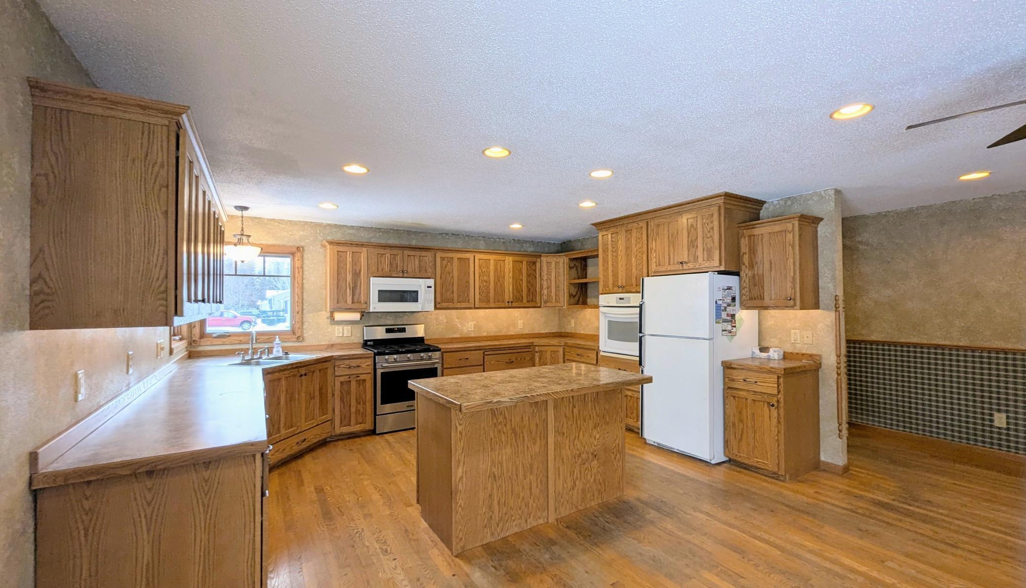 311 Oriole Avenue, Thief River Falls, Minnesota image 7