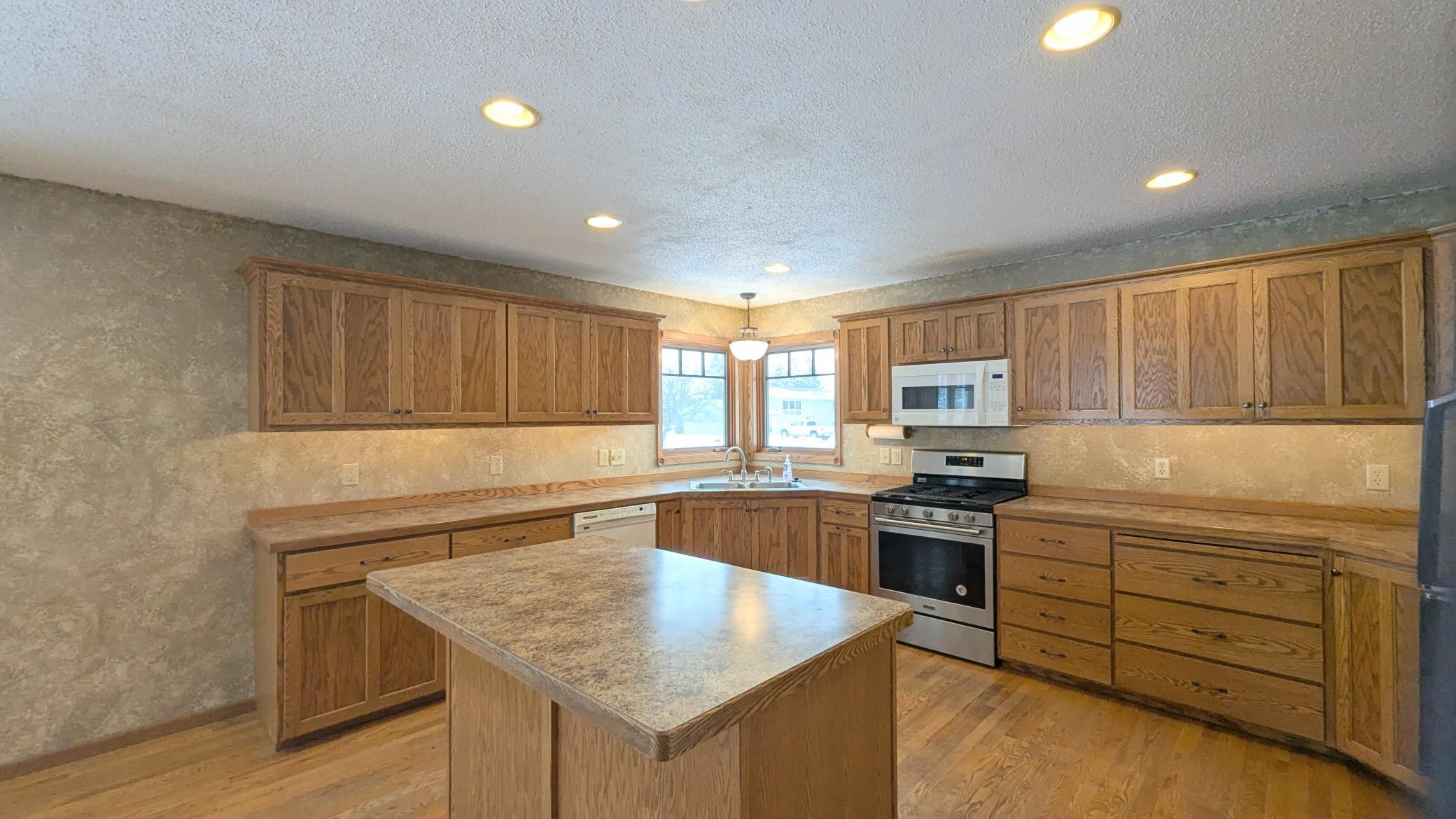 311 Oriole Avenue, Thief River Falls, Minnesota image 8