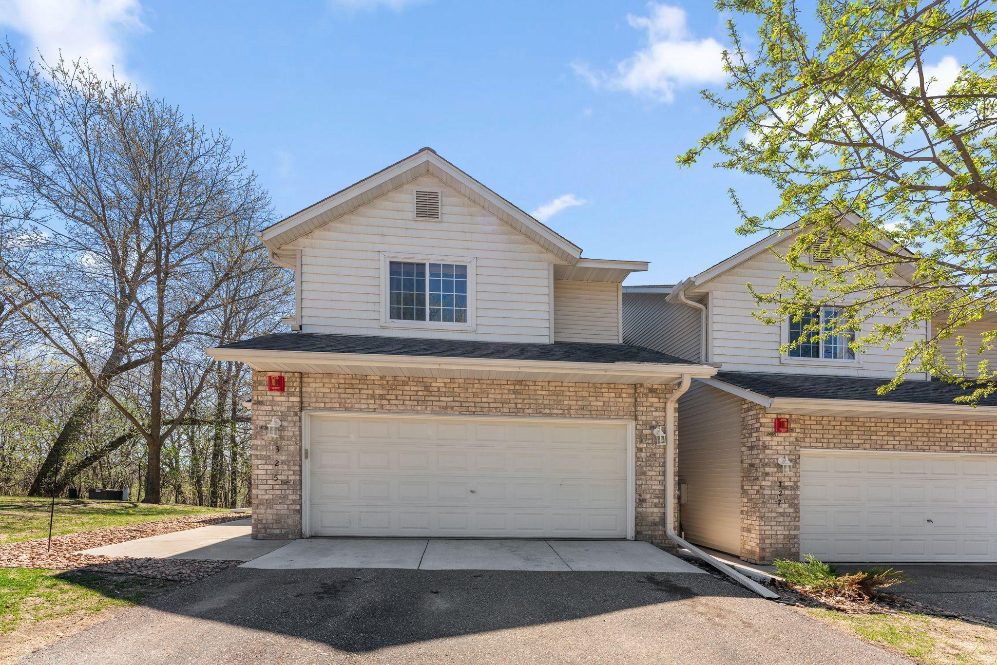 325 Pleasant Lane, Chaska, Minnesota image 1