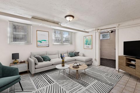 Apartment For Rent - 1917 Emerson Avenue<br/> Minneapolis, MN 55408