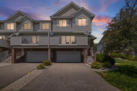 Townhouse For Sale - 7612 Crimson Lane<br/> Savage, MN 55378