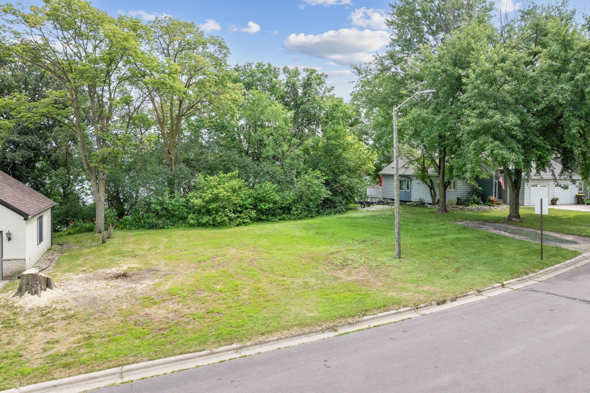 647 Shoreacres Drive, Fairmont, Minnesota image 3
