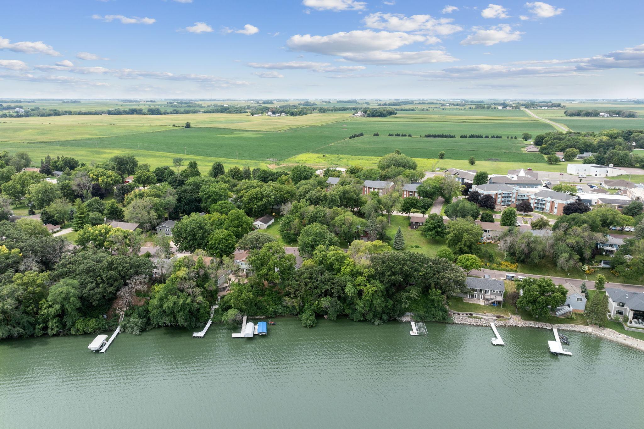 647 Shoreacres Drive, Fairmont, Minnesota image 9