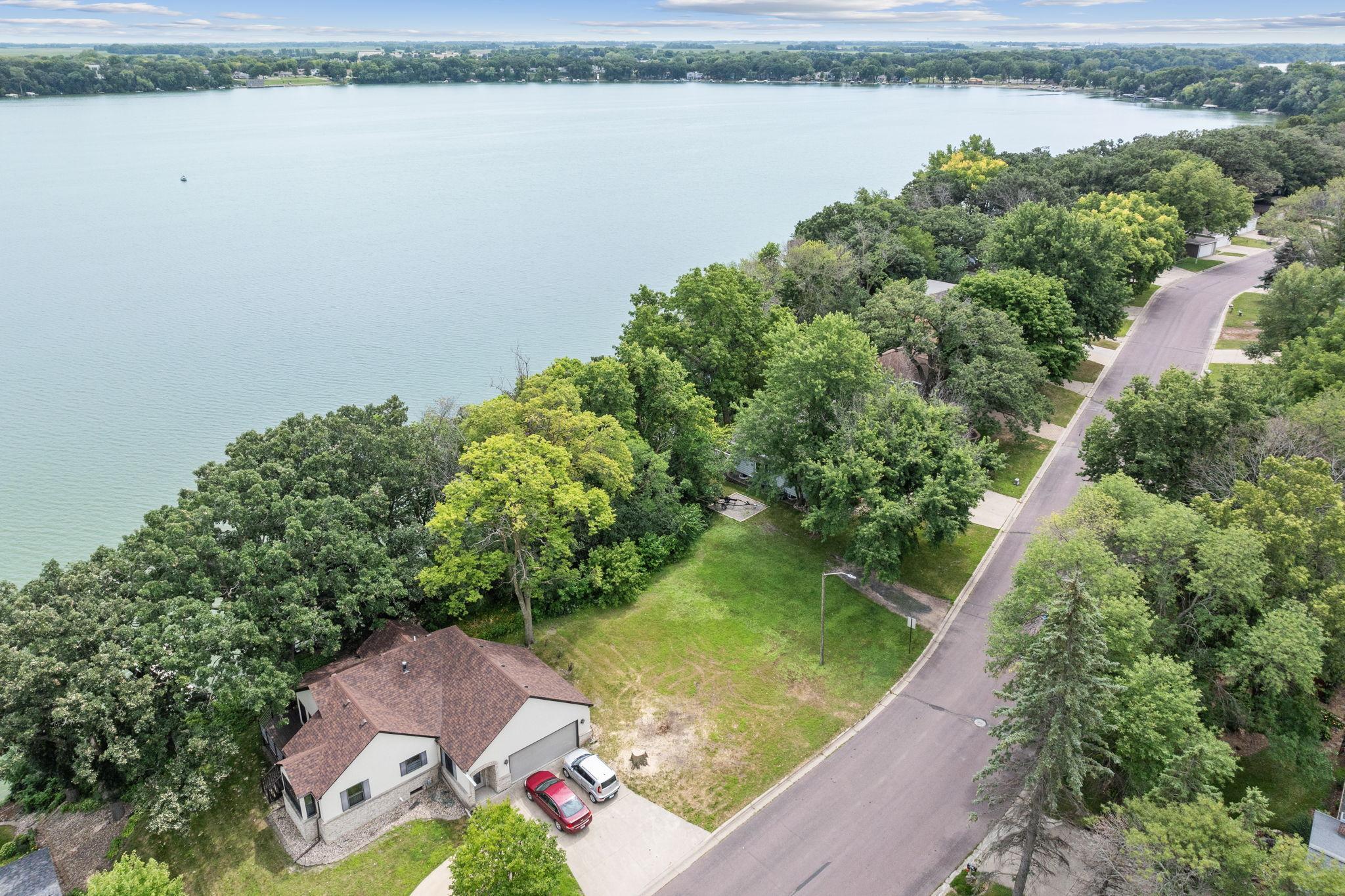 647 Shoreacres Drive, Fairmont, Minnesota image 5