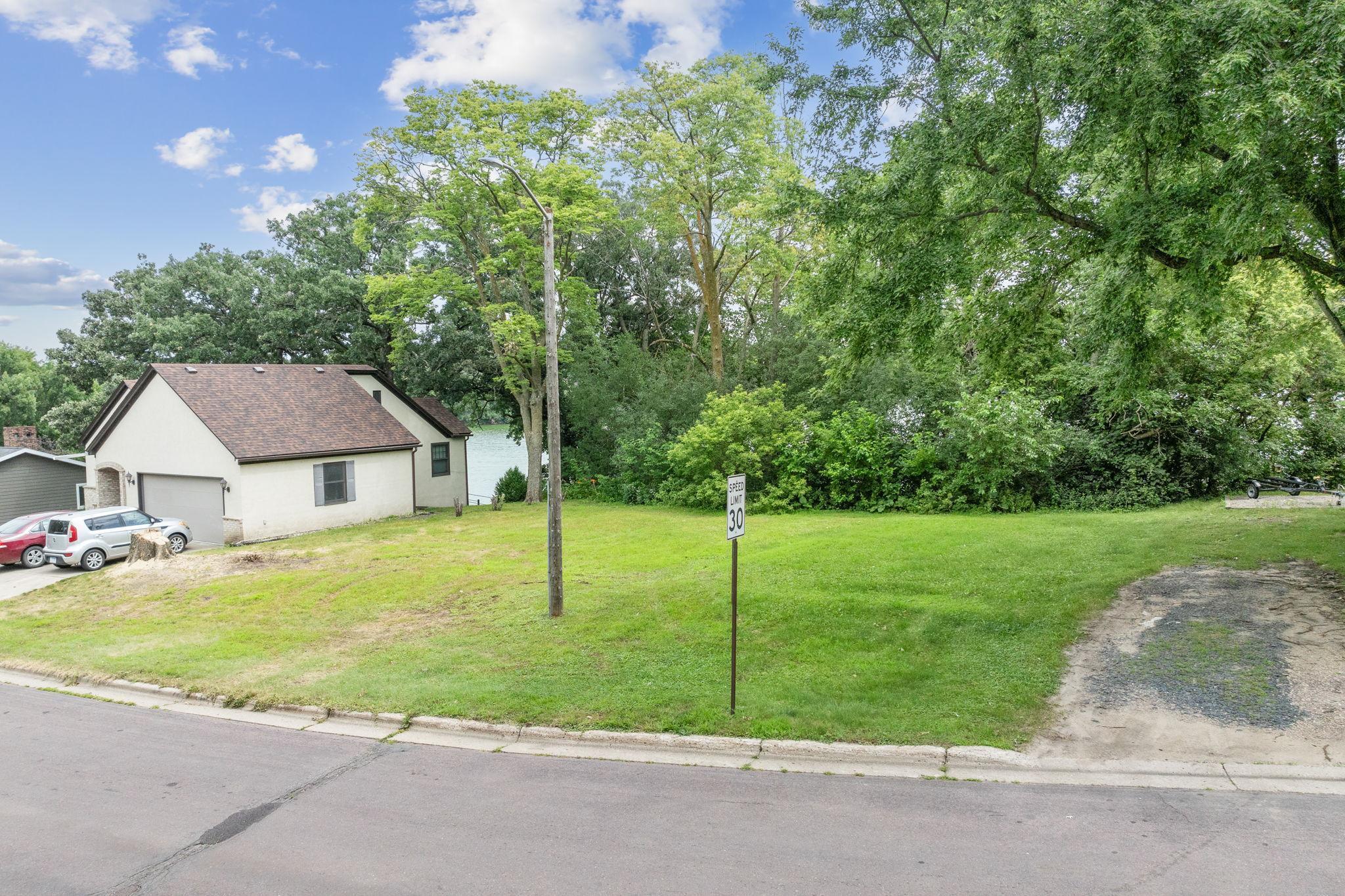 647 Shoreacres Drive, Fairmont, Minnesota image 4
