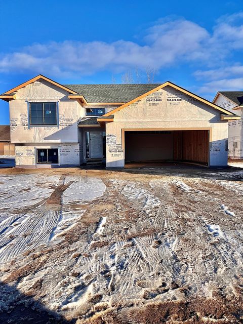 Homes For Sale - 718 Margaret Lane<br/> Isanti, MN 55040