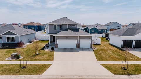Homes For Sale - 5568 37th Avenue<br/> Fargo, ND 58104