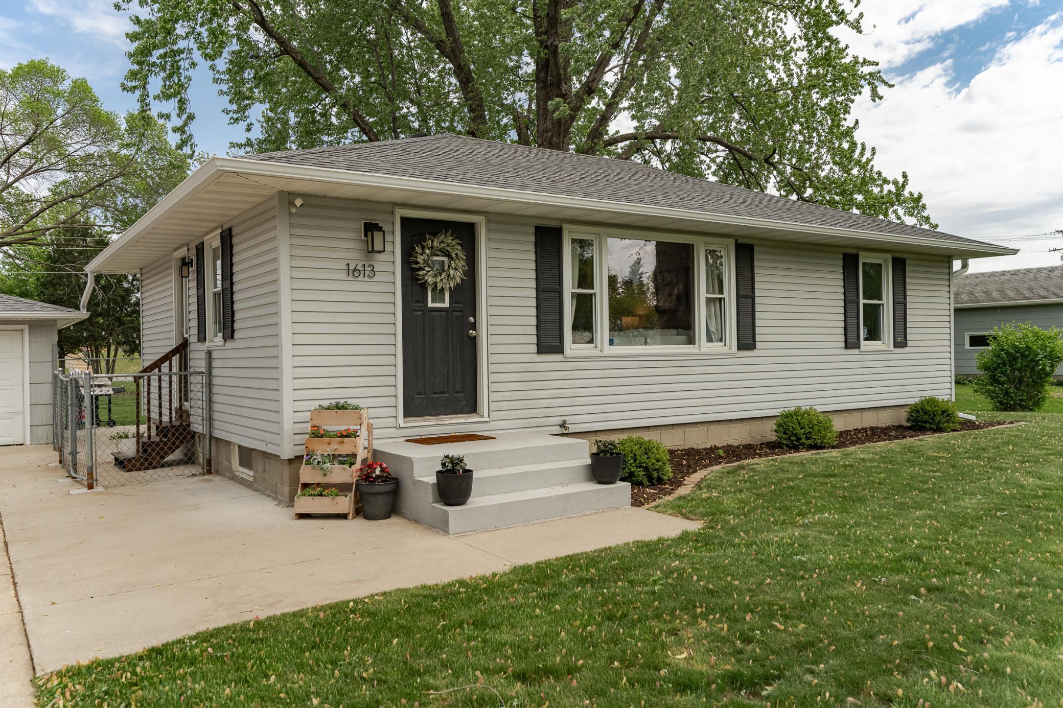 1613 25th Street, Rochester, Minnesota image 2