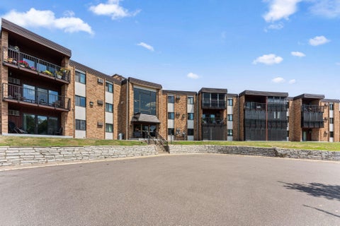 Condo For Sale - 2700 Oxford Street<br/> Ramsey County, Saint Paul, MN 55113