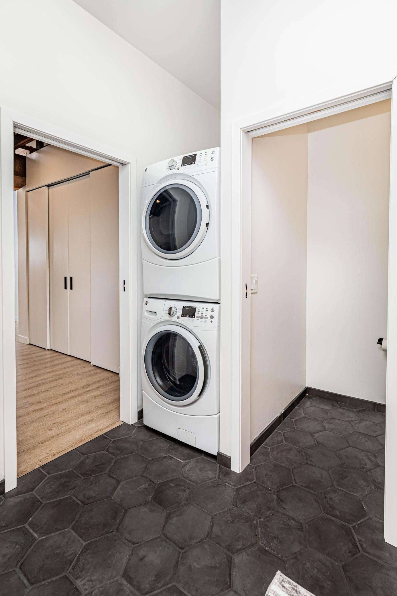 Fargo, North Dakota 58102, United States, 1 Bedroom Bedrooms, ,2 BathroomsBathrooms,Residential,Active,227183