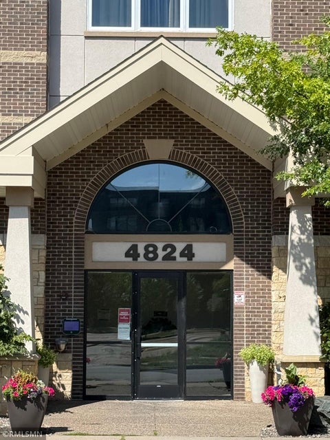 Condo For Sale - 4824 E 53rd Street<br/> Minneapolis, MN 55417
