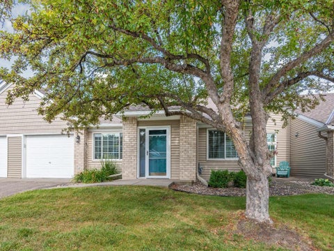 Townhouse For Sale - 569 Mission Hills Drive<br/> Chanhassen, MN 55317