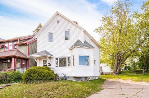 Homes For Sale - 1027 E 9th Street<br/> Duluth, MN 55805