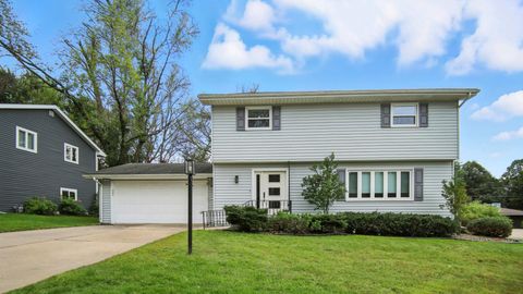 Homes For Sale - 2207 5th Avenue<br/> Mower County, Austin, MN 55912