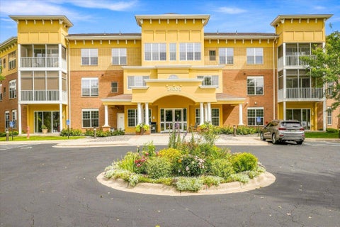 Condo For Sale - 15001 Burnhaven Drive<br/> Burnsville, MN 55306