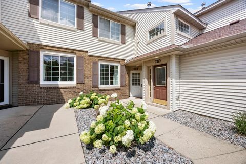 Condo For Sale - 2215 White Water Way<br/> Dakota County, Eagan, MN 55122