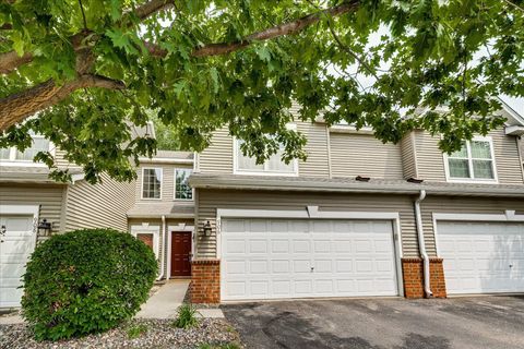 Townhouse For Sale - 906 Village Parkway<br/> Circle Pines, MN 55014
