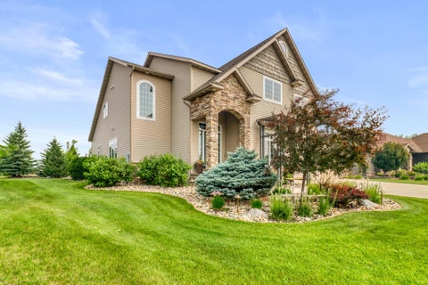 Homes For Sale - 5827 Silverleaf Drive<br/> Fargo, ND 58104