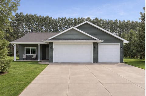 Homes For Sale - 1400 Carriage Hill Drive<br/> Hinckley, MN 55037