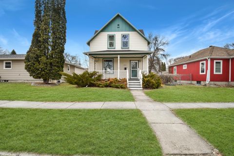 Homes For Sale - 451 16th Avenue<br/> Fargo, ND 58103