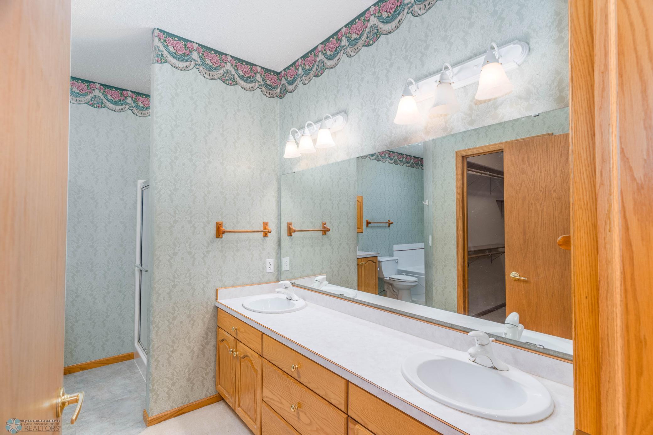 Moorhead, Minnesota 56560, United States, 3 Bedrooms Bedrooms, ,2 BathroomsBathrooms,Residential,Active,219513