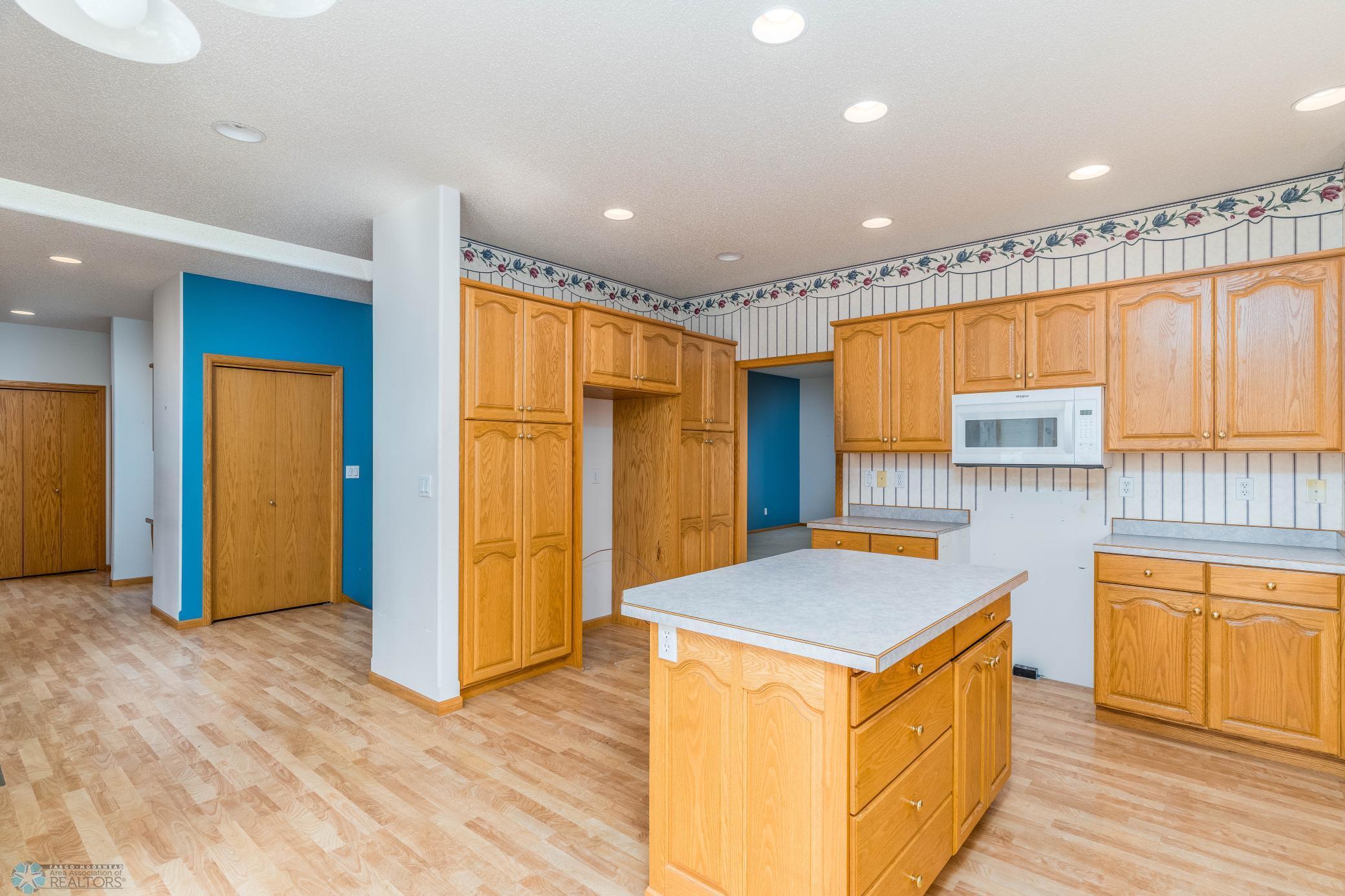 Moorhead, Minnesota 56560, United States, 3 Bedrooms Bedrooms, ,2 BathroomsBathrooms,Residential,Active,219513