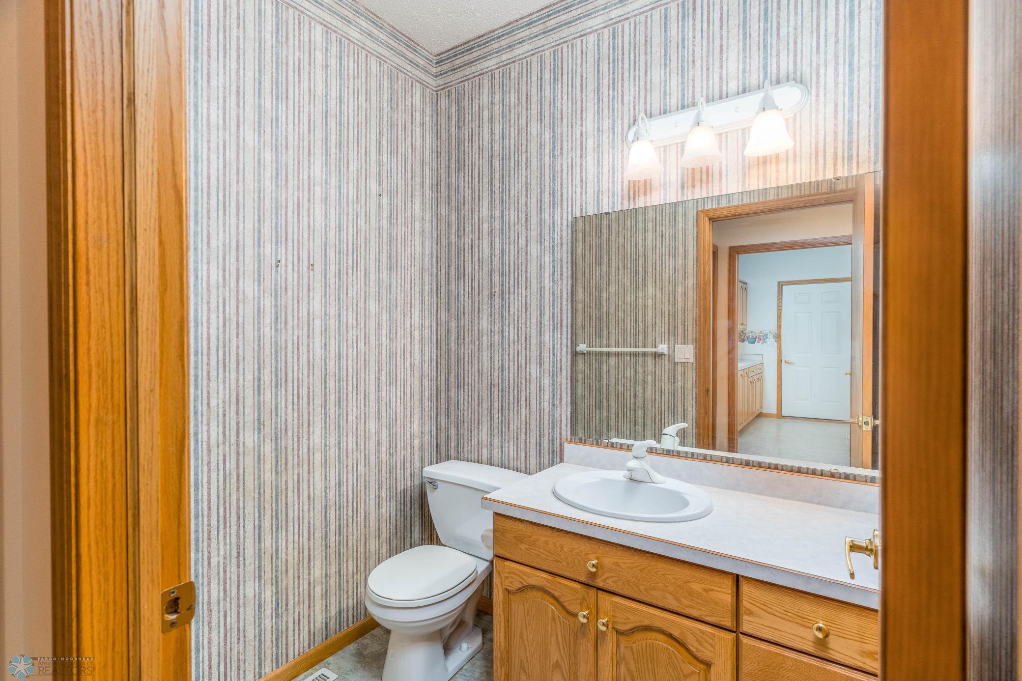 Moorhead, Minnesota 56560, United States, 3 Bedrooms Bedrooms, ,2 BathroomsBathrooms,Residential,Active,219513