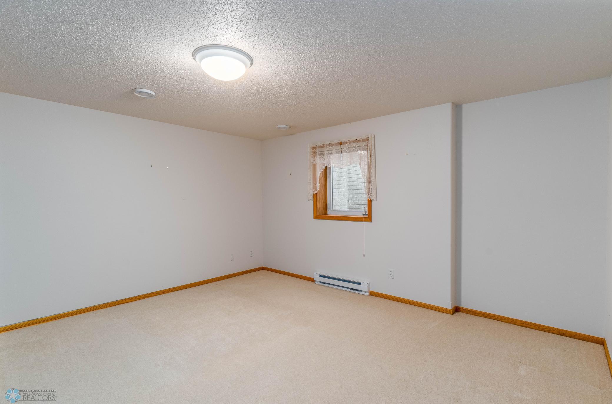 Moorhead, Minnesota 56560, United States, 3 Bedrooms Bedrooms, ,2 BathroomsBathrooms,Residential,Active,219513