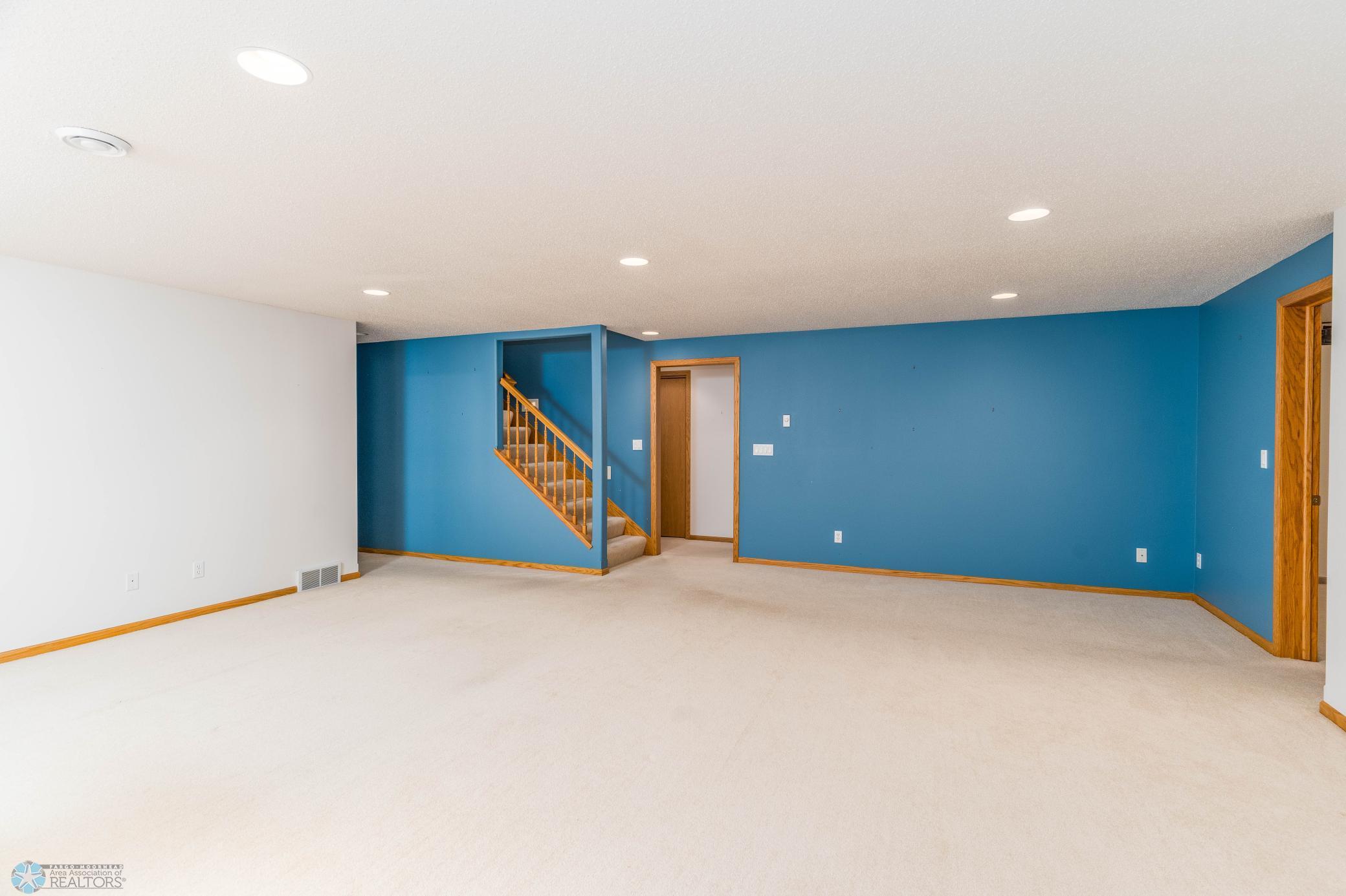 Moorhead, Minnesota 56560, United States, 3 Bedrooms Bedrooms, ,2 BathroomsBathrooms,Residential,Active,219513