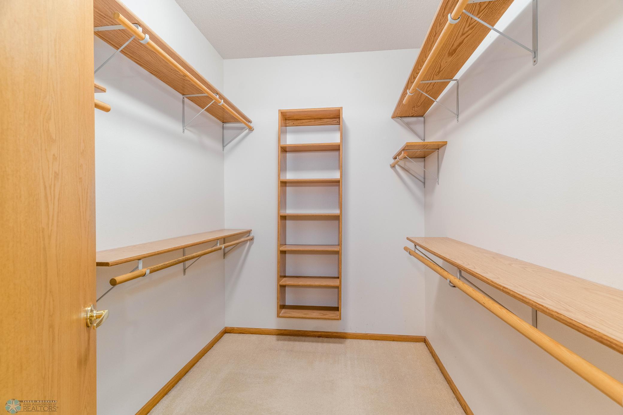 Moorhead, Minnesota 56560, United States, 3 Bedrooms Bedrooms, ,2 BathroomsBathrooms,Residential,Active,219513