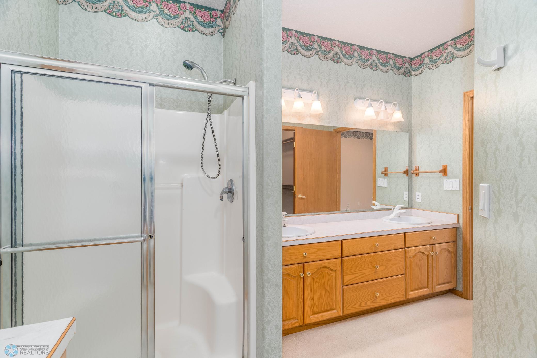 Moorhead, Minnesota 56560, United States, 3 Bedrooms Bedrooms, ,2 BathroomsBathrooms,Residential,Active,219513