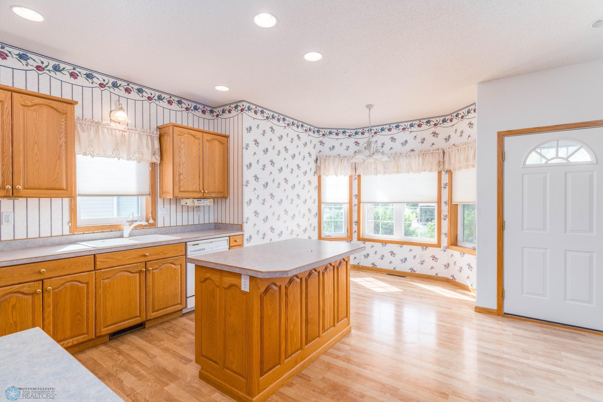 Moorhead, Minnesota 56560, United States, 3 Bedrooms Bedrooms, ,2 BathroomsBathrooms,Residential,Active,219513