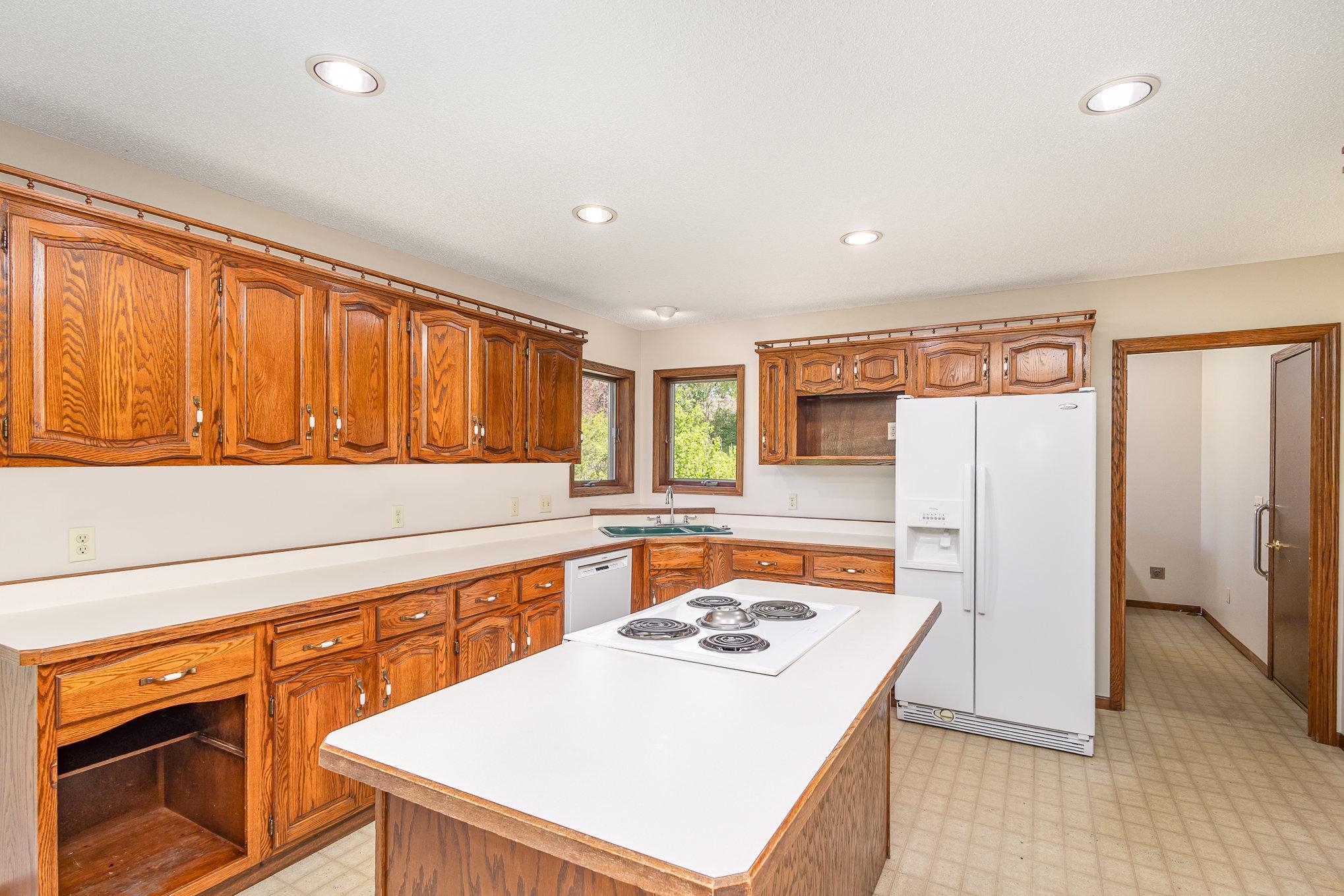 8614 Jenner Lane, Cottage Grove, Minnesota image 6