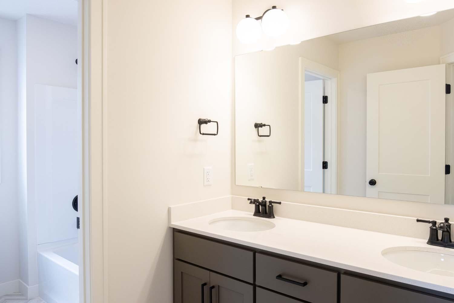 10451 Blackmoor Road, Woodbury, Minnesota image 22