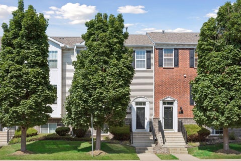Townhouse For Sale - 727 2nd Street<br/> Hennepin County, Hopkins, MN 55343