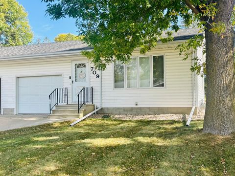 Townhouse For Sale - 709 6th Avenue<br/> Brown County, Sleepy Eye, MN 56085